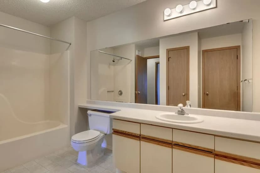 Building 1 Classic Bathroom
