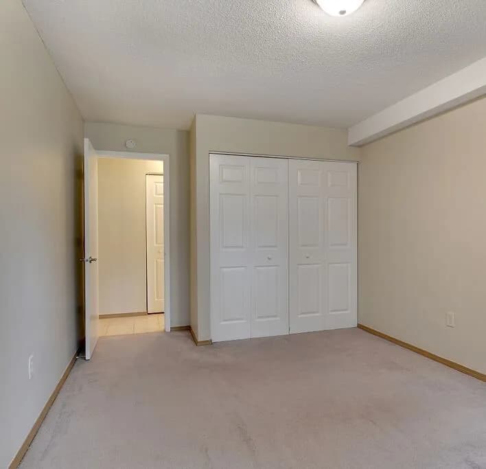 Unit Bedroom