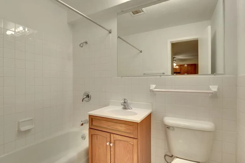 Bathroom Wide Right